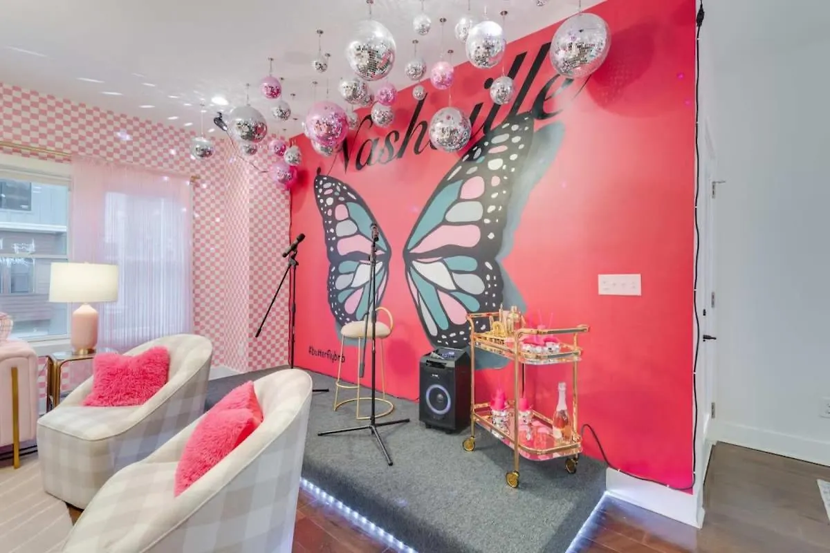Holiday home Butterfly Bnb~Modern Luxury~Giant Rooftop~9Min Dt Nashville